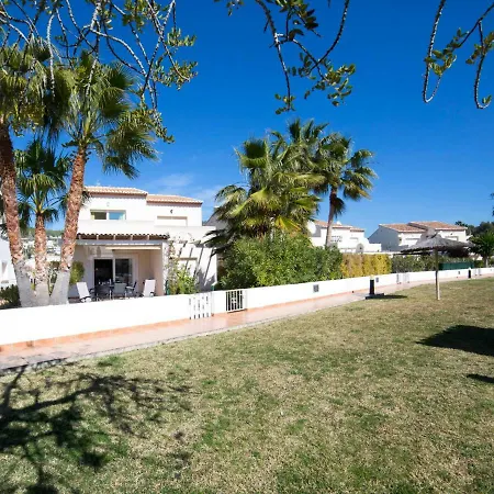 Las Palmeras Holiday home *